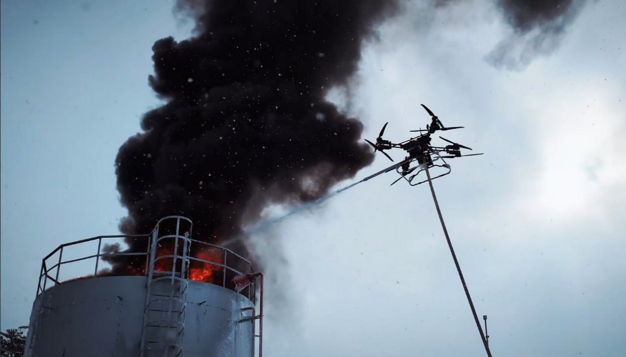 Комплексные пожарно-тактические учения по тушению резервуаров с горючим с применением тяжелого дрона «Грузовик М-500»